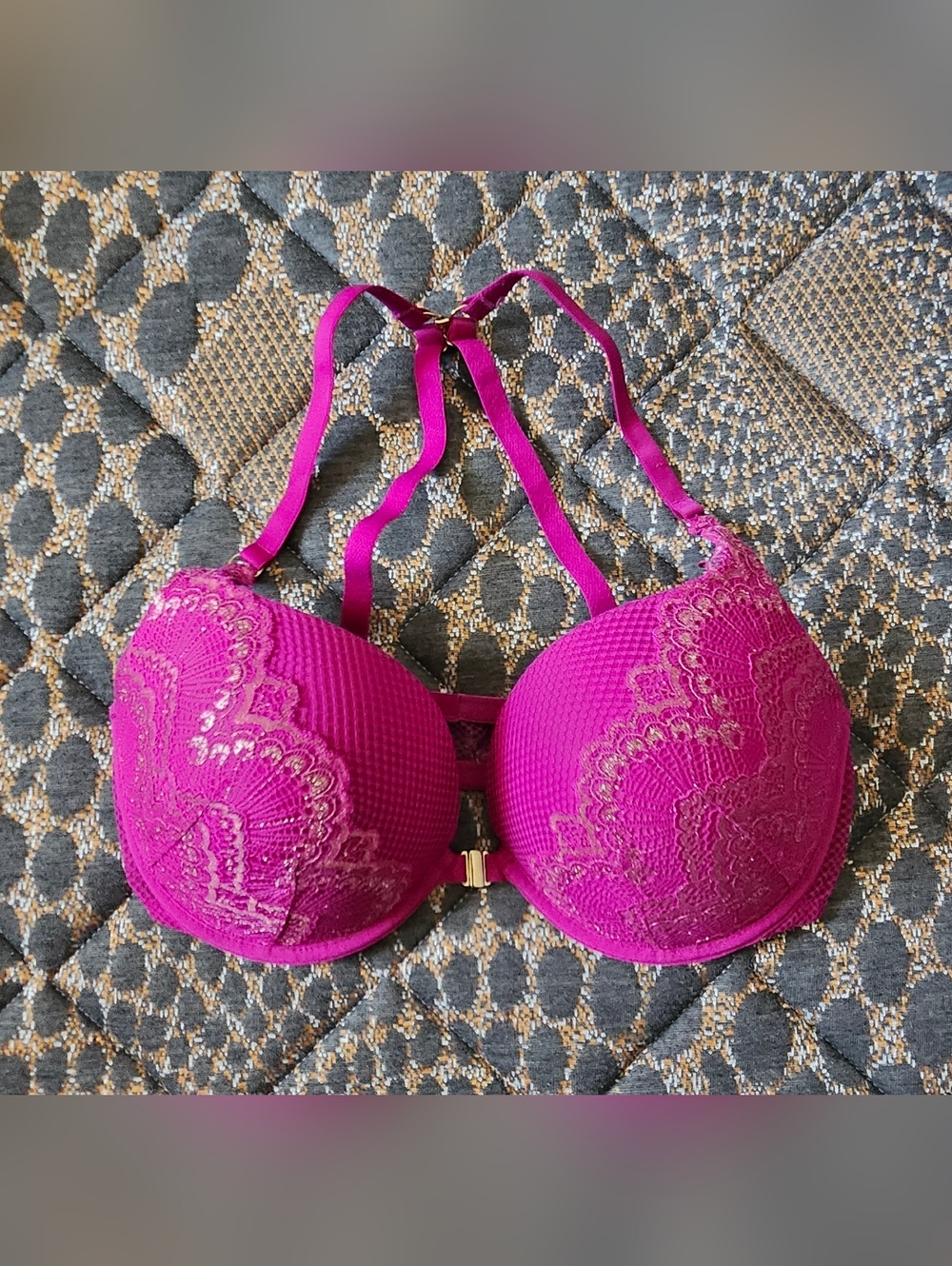 Women's Fuchsia Lace Front Closure Push-Up Bra - Adjustable Straps